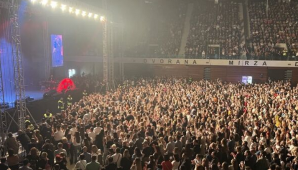 Gibonni u prepunoj Skenderiji održao spektakularan koncert
