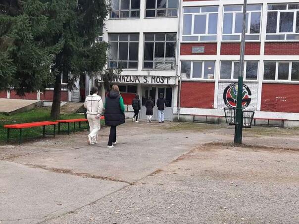 Gimnazijalci u Sanskom Mostu ponovo u svojoj zgradi, počela nastava