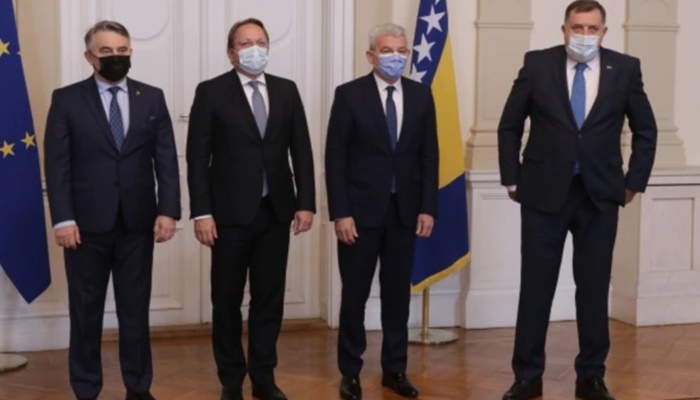 Glasnogovornik EU: Varhelyi nije dogovarao s Dodikom