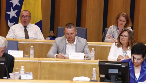Glasovima HDZ-a i SNSD-a usvojena inicijativa o smjeni Turković