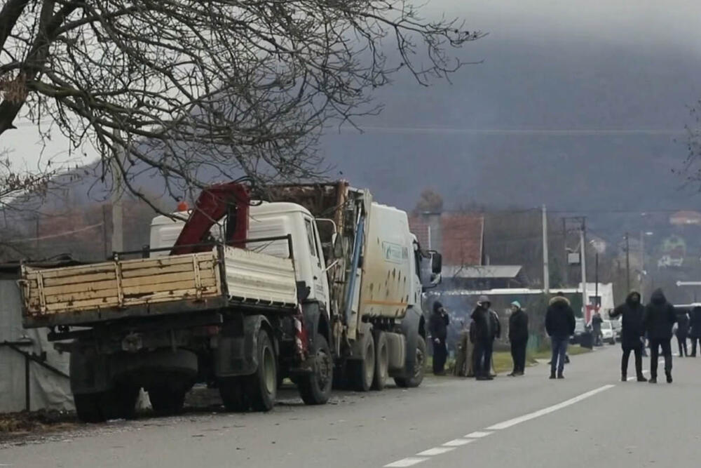Glavne ceste na sjeveru Kosova i dalje blokirane