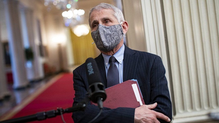 Glavni američki epidemiolog razmišlja o smanjenju distance na jedan metar