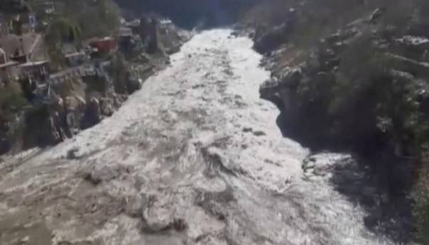 Glečer s Himalaja srušio branu u Indiji