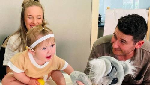 Gluha djevojčica prvi put čula glas svojih roditelja