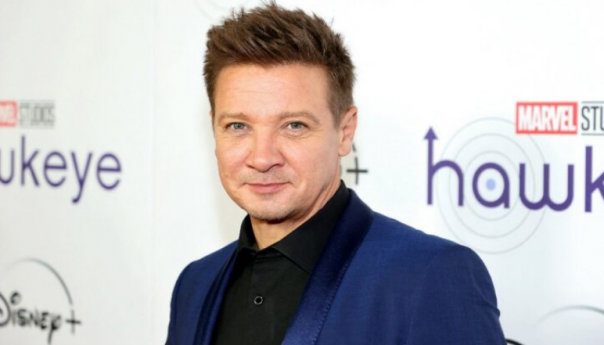 Glumac Jeremy Renner u kritičnom stanju: Doživio nesreću dok je čistio snijeg
