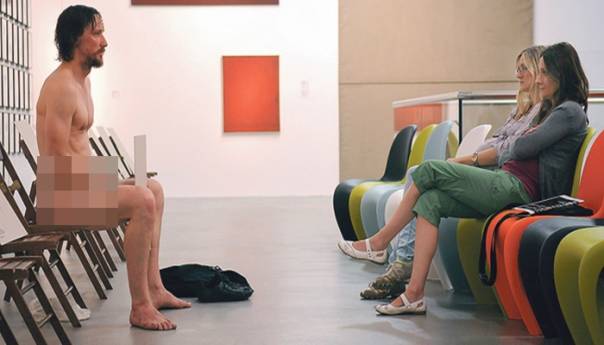 Glumac koji je jučer hodao nag u centru Sarajeva i ranije šokirao publiku