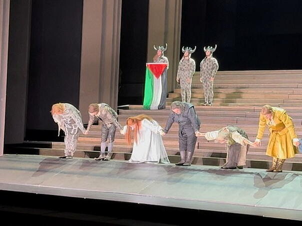 Glumac raširio palestinsku zastavu u Kraljevskoj operi u Londonu