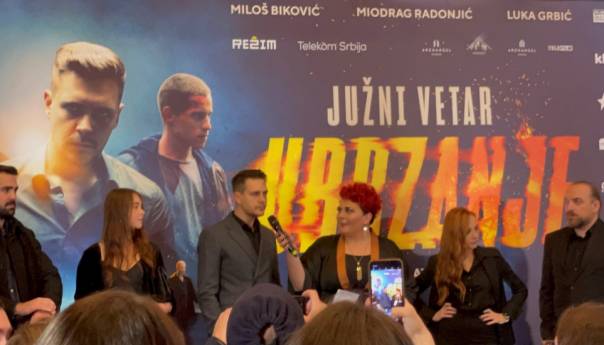 Glumci 'Južnog vetra' stigli na premijeru u Sarajevo