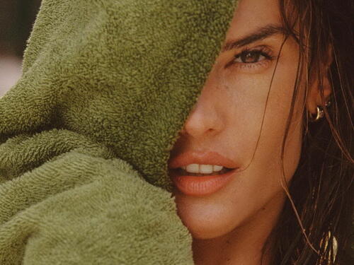 Gole grudi brazilske manekenke srušile su mreže