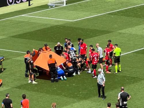 Golman Getafea nakon sudara ostao nepomično ležati na terenu, prekinuta utakmica