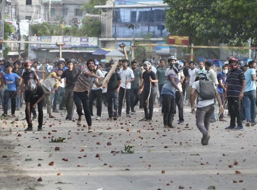 Gomila sa oružjem i motkama ušla u zatvor u Bangladešu, pobjeglo 500 zatvorenika