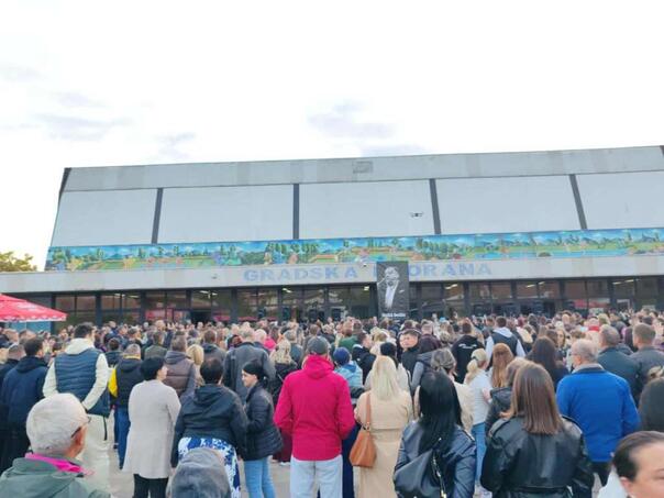 Goraždani se oprostili od Halida Bešlića: Tvoje Goražde te neće zaboraviti