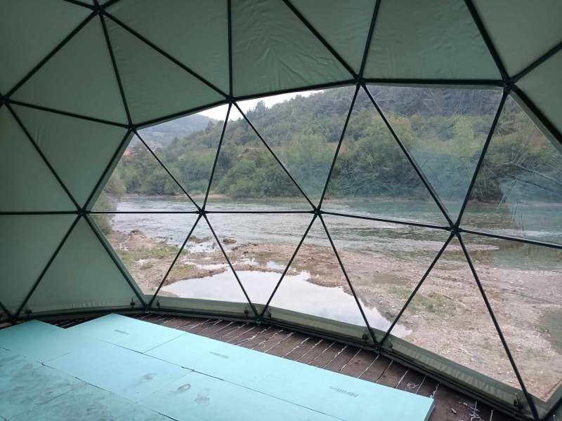 Goraždanka Melisa Selak Hodo gradi glamping prostor na obali Drine