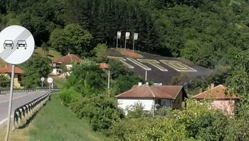 Goražde: Požar na spomeniku "Tito" u naselju Mravinjac