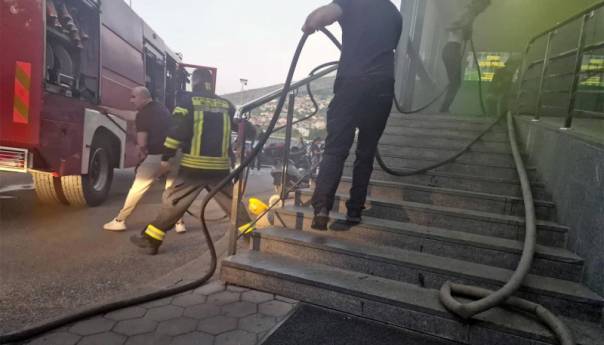 Gori Arena Sport Centar, posjetioci razbijali prozore da pobjegnu