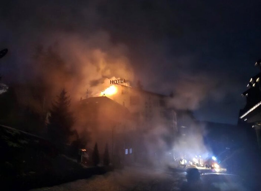 Gori hotel na Vlašiću, vatrogasci na terenu