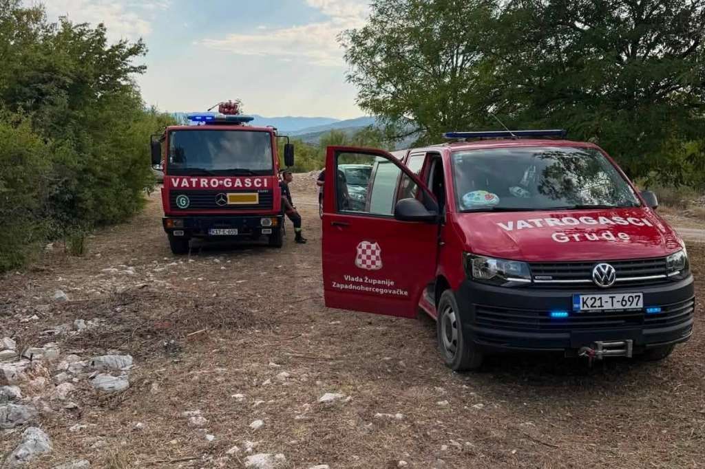 Gori i na drugom kraju Hercegovine: Na terenu vatrogasci i Air Tractori