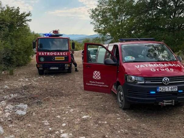 Gori i na drugom kraju Hercegovine: Na terenu vatrogasci i Air Tractori