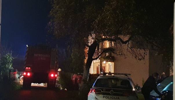 Gori krov porodične kuće u Hadžićima