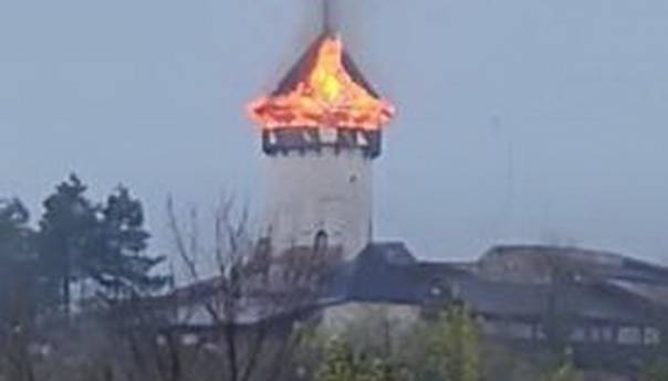 Gori kula na Starom gradu u Velikoj Kladuši