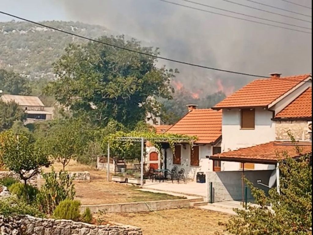 Gori na granici BiH i Hrvatske, požar MUP RS gasi vatru