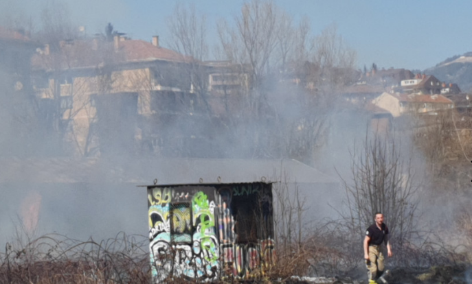 Gori objekt kod Hotela Grand, vatra prijeti instalacijama željeznice
