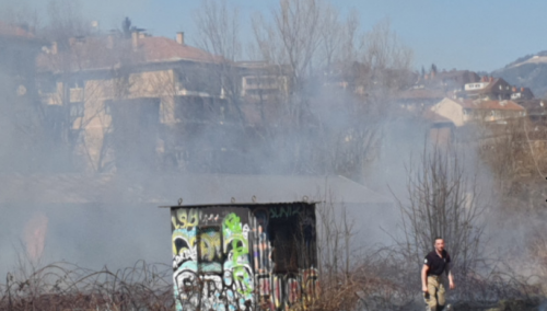 Gori objekt kod Hotela Grand, vatra prijeti instalacijama željeznice