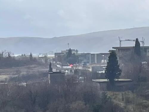 Gori skladište Dukata u Mostaru, vatrogasci na terenu