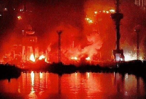 Gori važno brodogradilište na Krimu, oštećena dva broda