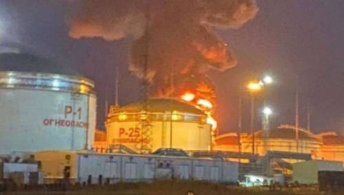 Gorilo skladište goriva u blizini Krimskog mosta u Rusiji