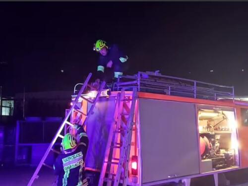 Gorio tržni centar u Gradačcu, vatrogasci ugasili požar