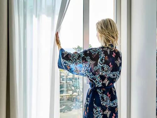 Gosti hotela moraju platiti kaznu od 2.800 eura, ako pogledaju kroz prozor