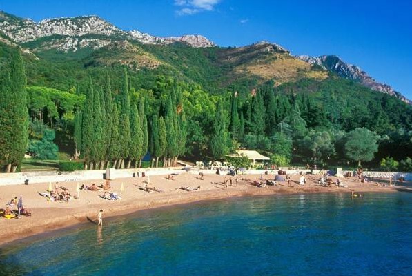 Gosti u Crnoj Gori ogorčeni: Kraljeva plaža "čuva" se za bogate
