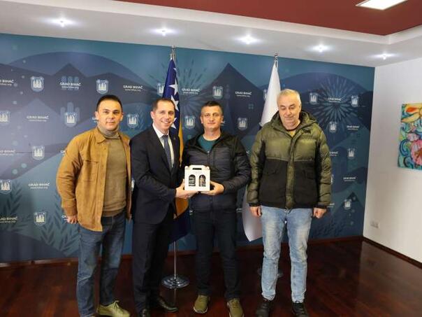 Grad Bihać povećava podršku pčelarima i plasteničarima