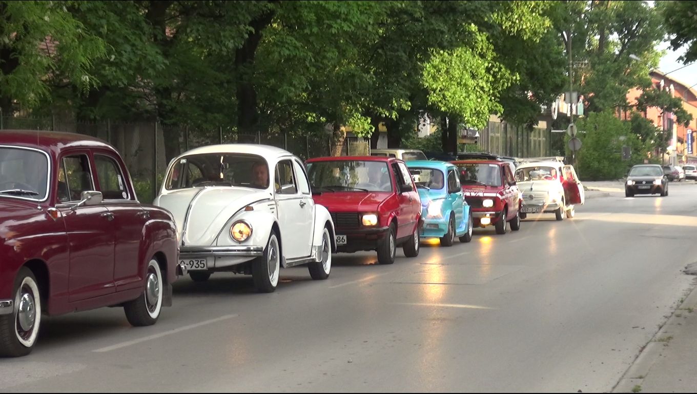 Grad milionera Prvi maj dočekao uz limenu muziku i defile oldtimera