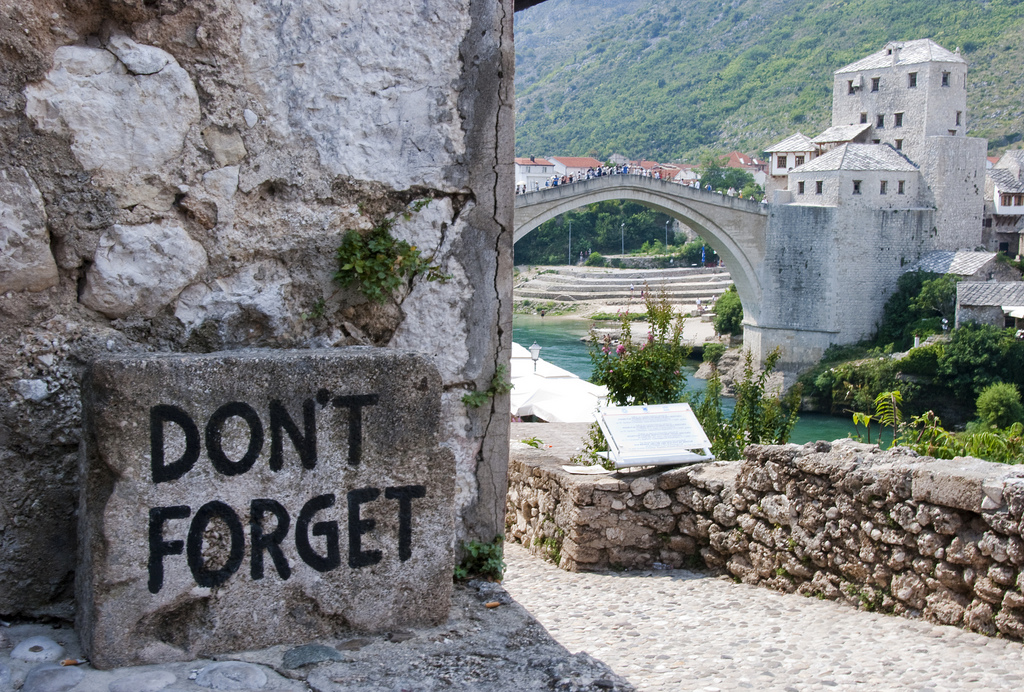 Grad Mostar i dalje ne obilježava godišnjicu rušenja Starog, istinu čuvaju đaci i studenti