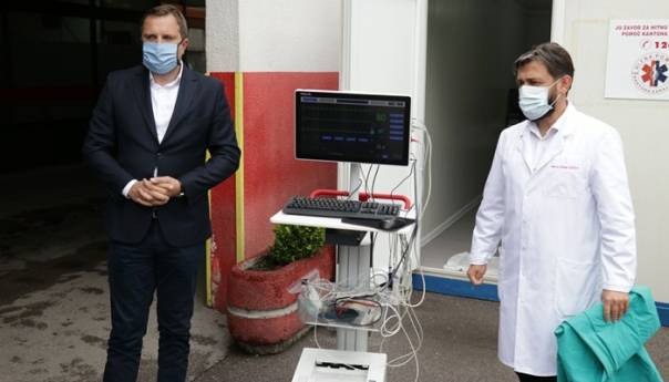 Grad Sarajevo donirao medicinsku opremu Zavodu za hitnu pomoć KS