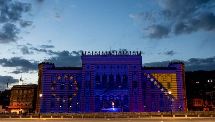 Grad Sarajevo: Sarajevska Vijećnica u bojama Evrope