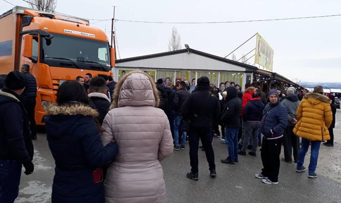 Gradačac: Nezadovoljni prodavci blokirali pijacu
