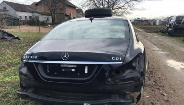 Gradiška: Oduzeta rabljena vozila i dijelovi luksuznih automobila