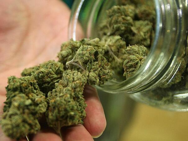 Gradiška: Policija dobila dojavu da se drogiraju u kući, pa ih pohapsila