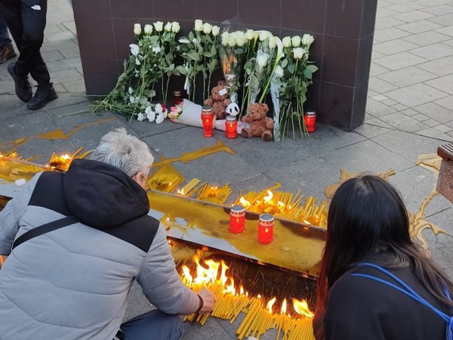 Građani Banjaluke odaju počast stradalima u Beogradu