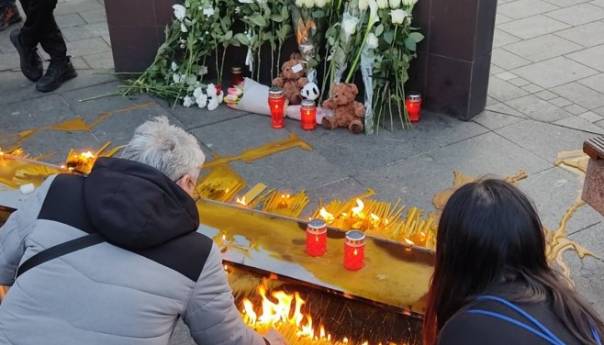 Građani Banjaluke odaju počast stradalima u Beogradu