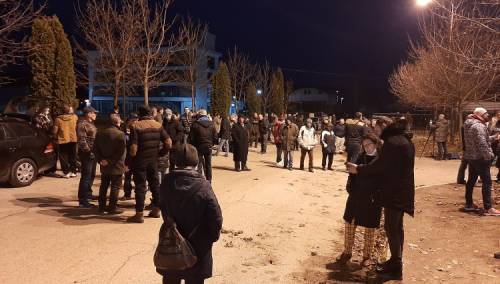 Građani Bihaća blokirali ulaz u Prihvatni centar 'Bira'