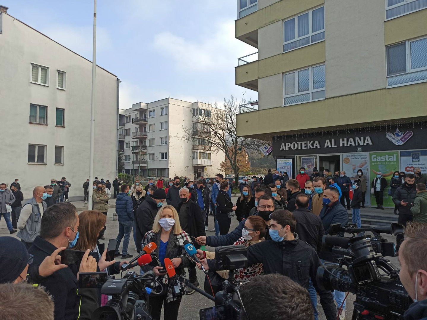 Građani Hadžića protestovali: U Hadžićima je policijski sat od 19:00