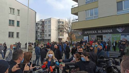 Građani Hadžića protestovali: U Hadžićima je policijski sat od 19:00