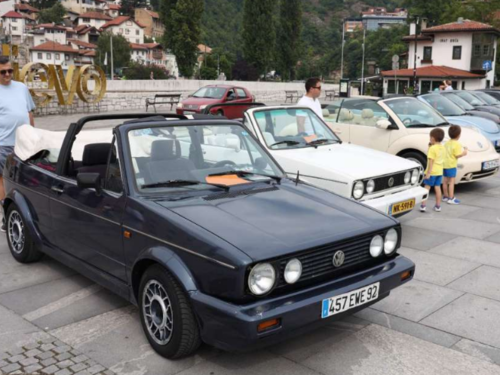 Građani i gosti Sarajeva uživaju u izložbi automobila 'Golf Fest 2023'