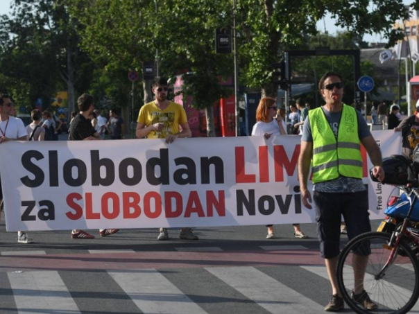 Građani i studenti blokirali zgradu Skupštine u Novom Sadu, policija reagovala