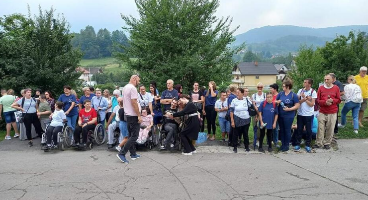 Građani ispred Zavoda Pazarić: Otkaz jednoj uposlenici nije rješenje
