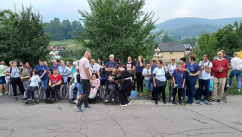 Građani ispred Zavoda Pazarić: Otkaz jednoj uposlenici nije rješenje